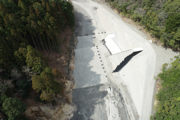 栗平川２号砂防堰堤前庭保護工他工事