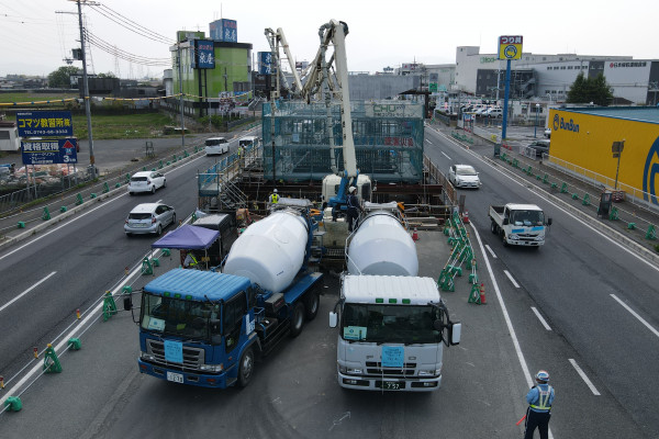 大和北道路横田第一高架橋（下部工）工事