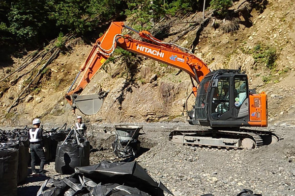 栗平川崩壊地除石他工事