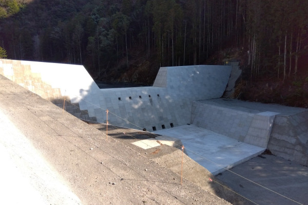 栗平川2号砂防堰堤垂直壁他工事