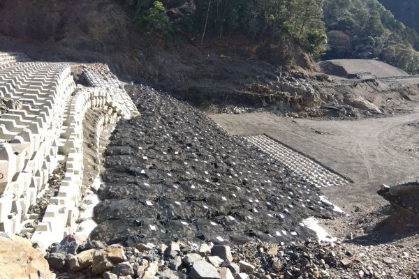 栗平川2号砂防堰堤垂直壁他工事